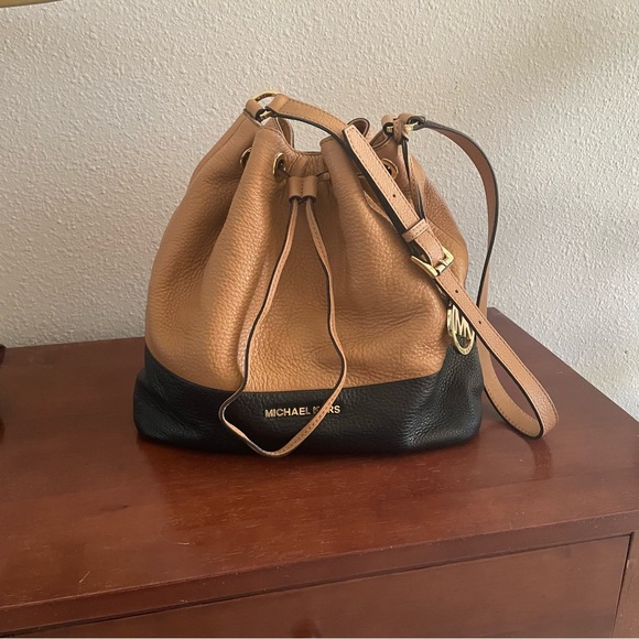 MK saddle and black soft leather Drawstring Bucket Bag - Picture 3 of 9